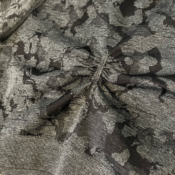 Gymshark adapt camo crop top - Picture 4 of 7